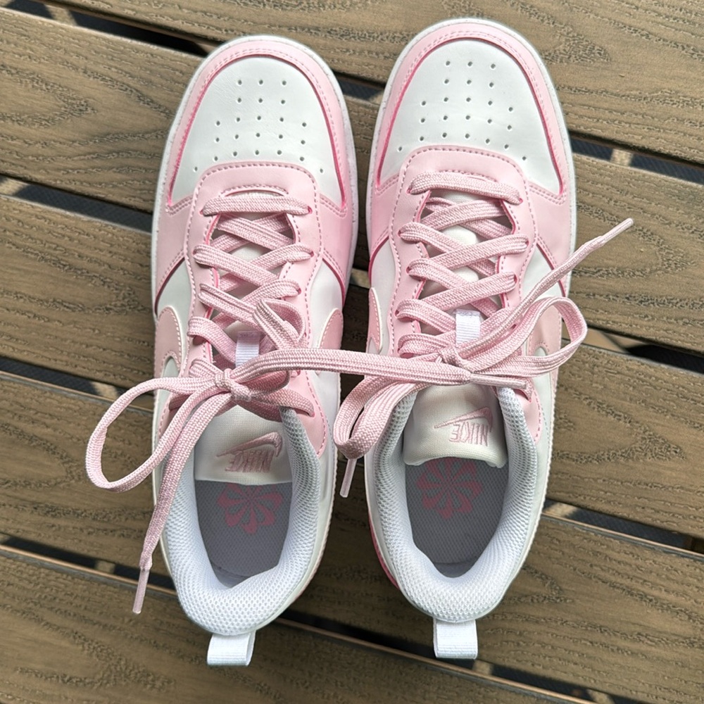 NWOT Nike shoes
